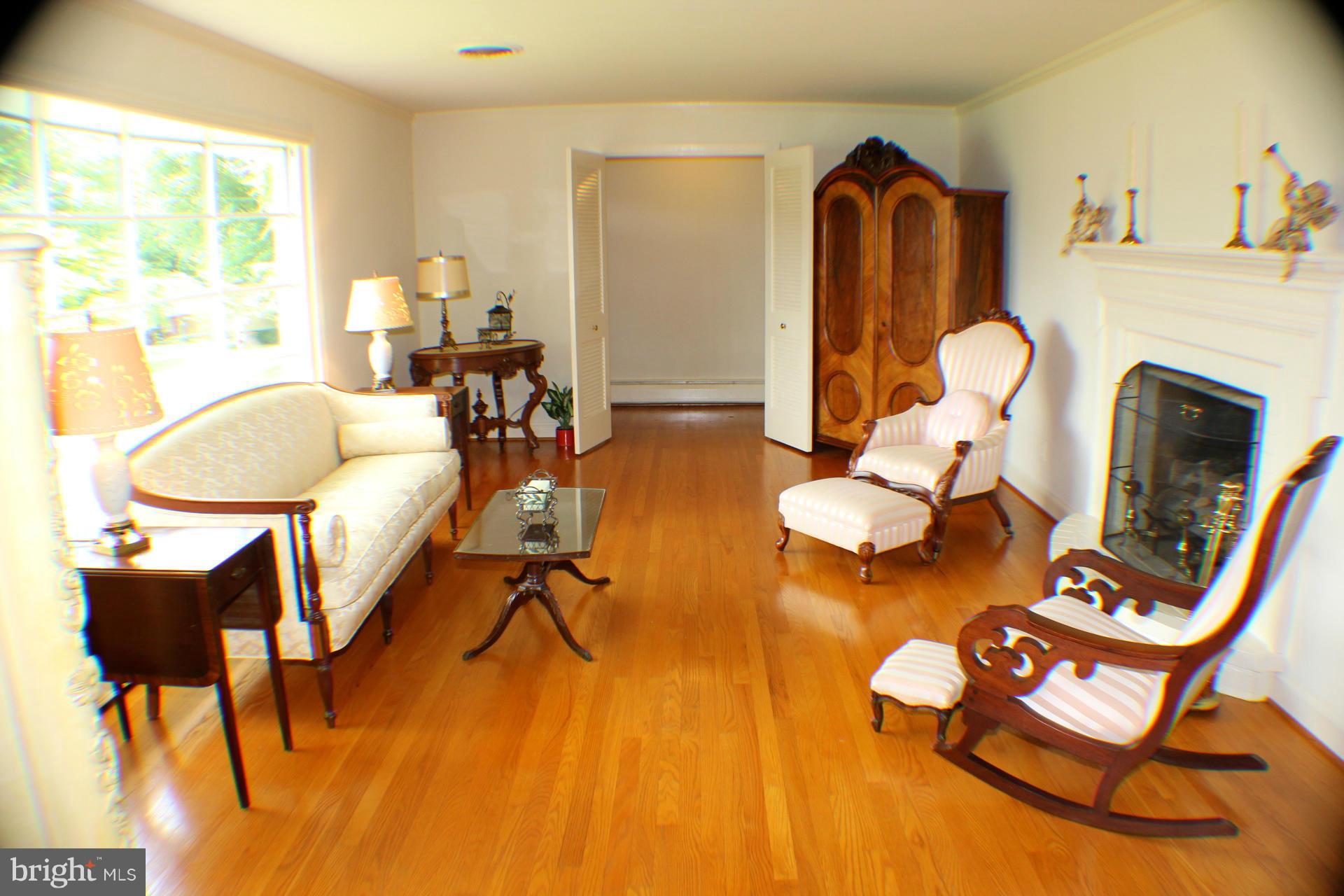 279 Dover Road Warrenton, VA 20186 - Photo 5 of 30 So bright and light