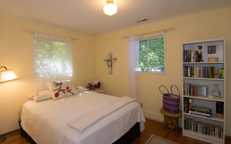 6438 Riverside Drive Redding, CA 96001 - Photo 11 of 34 Bedroom 3