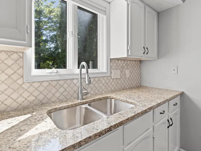 $399,999 | 11611 Capistrano Drive, Indianapolis, IN 46236