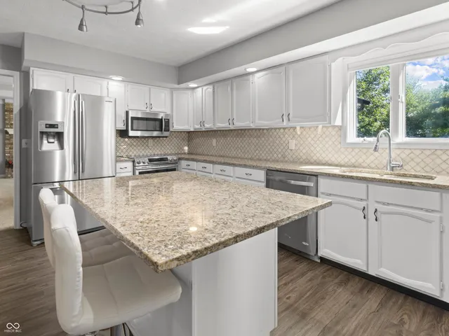 $399,999 | 11611 Capistrano Drive, Indianapolis, IN 46236