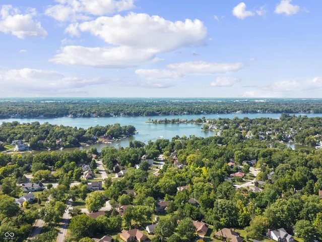 $399,999 | 11611 Capistrano Drive, Indianapolis, IN 46236