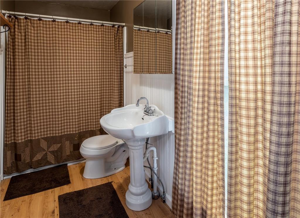 4 North Liberty Road West Alexander, PA 15376 - Photo 12 of 15 Upstairs main bathroom
