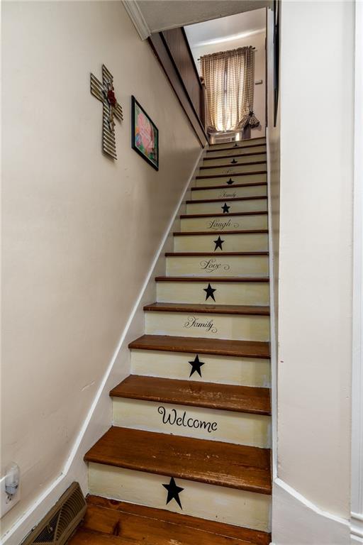 4 North Liberty Road West Alexander, PA 15376 - Photo 9 of 15 Welcoming stairway