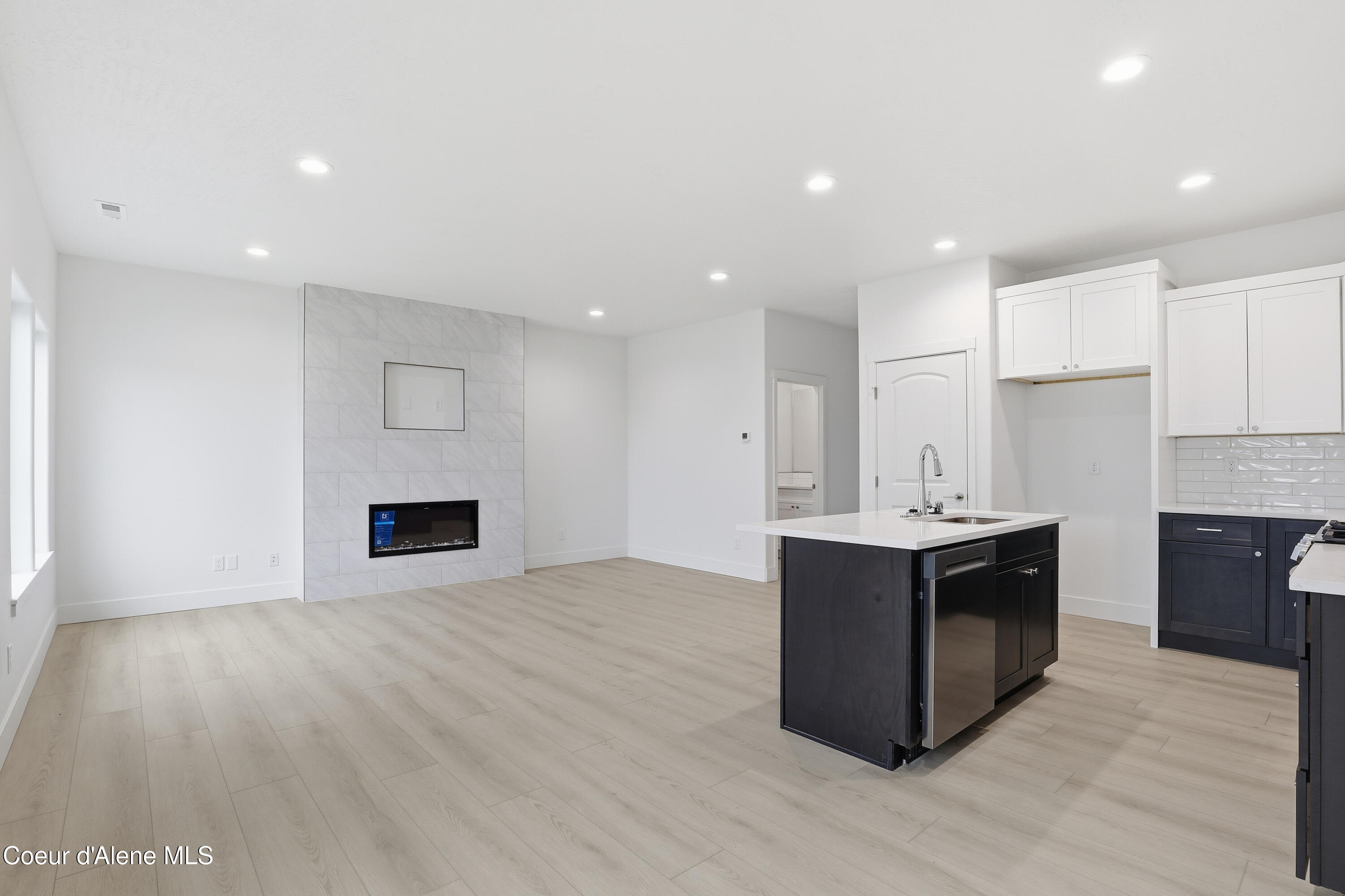 677 North Creative Way Post Falls, ID 83854 - Photo 10 of 21 Contemorary Great Room