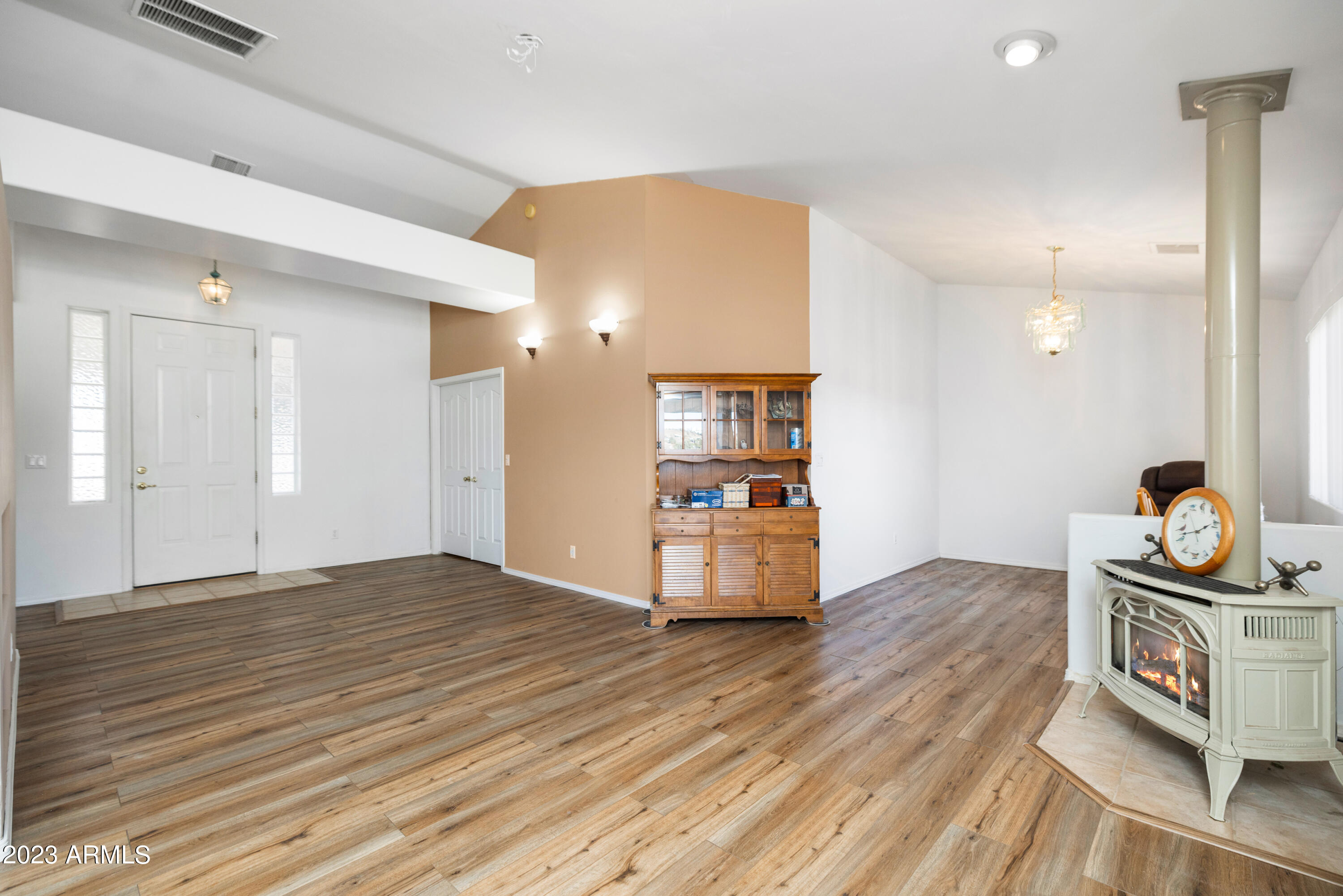 006_Living Room