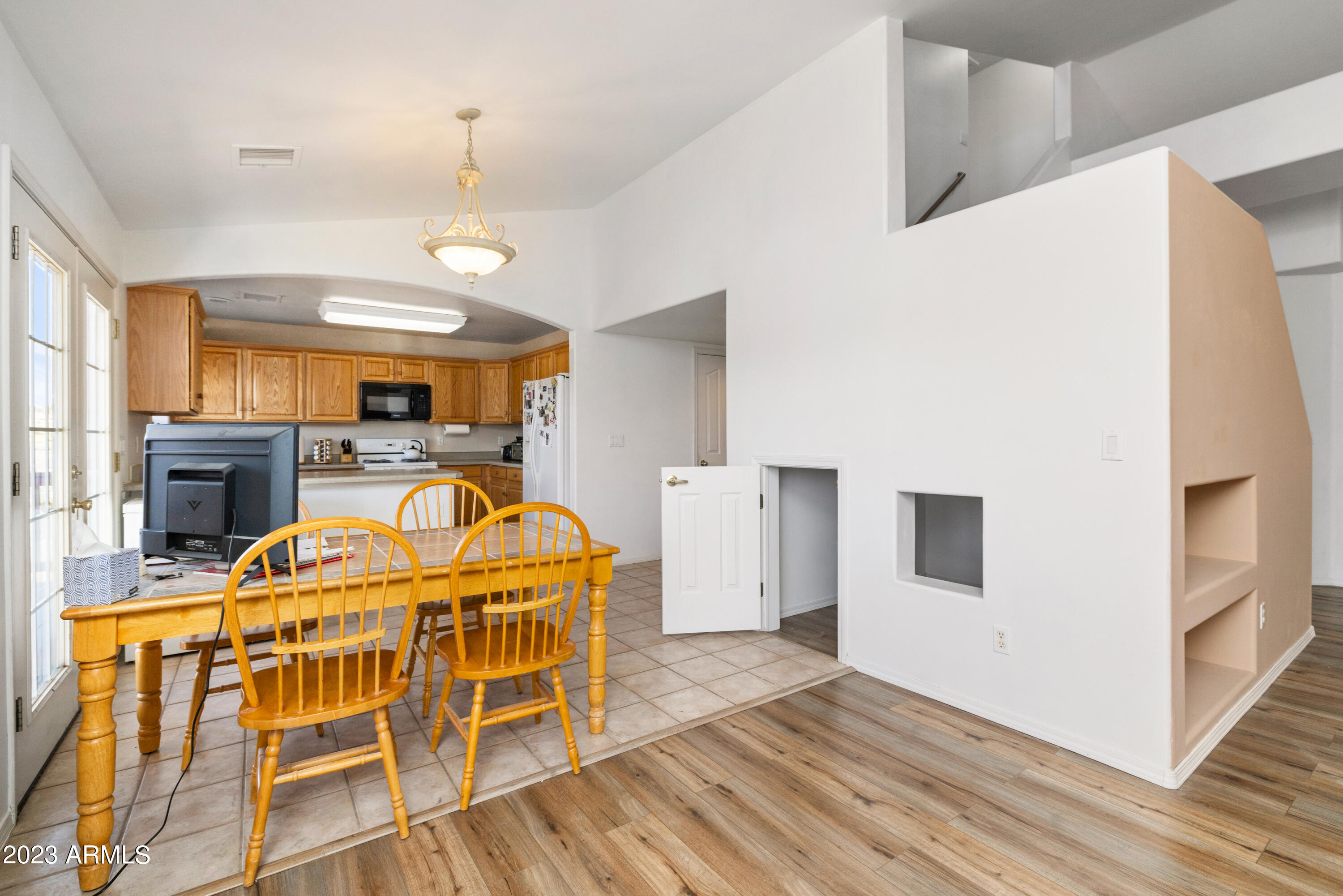 011_Breakfast Nook and Kitchen