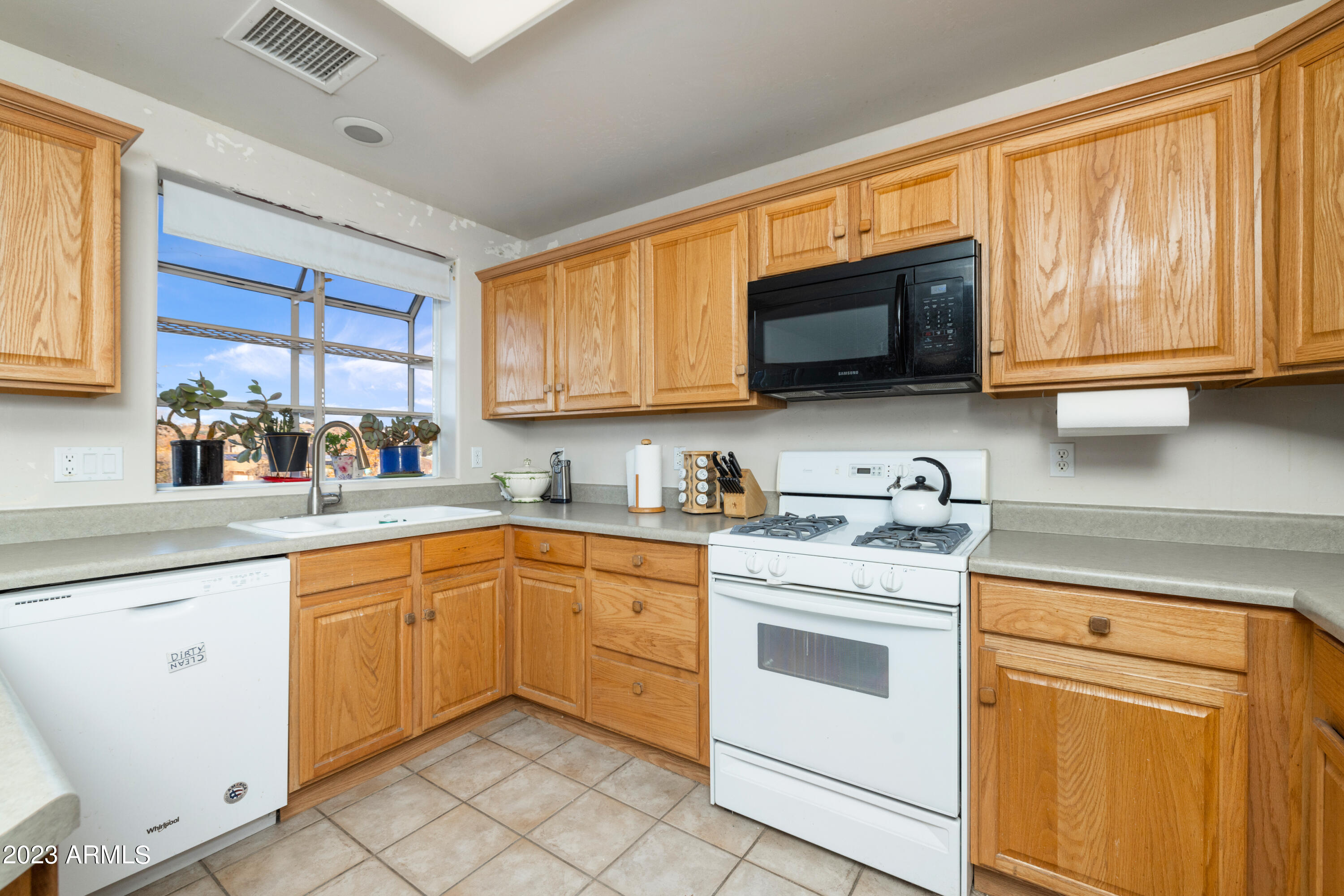 11109 Pima Road, Unit 4 Dewey, AZ 86327 - Photo 8 of 33 014_Kitchen