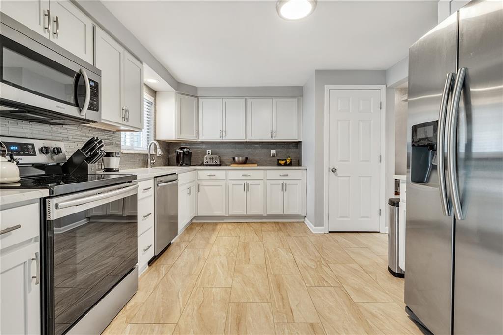 271 West Allegheny Road Imperial, PA 15126 - Photo 7 of 25 Gallery Image 7