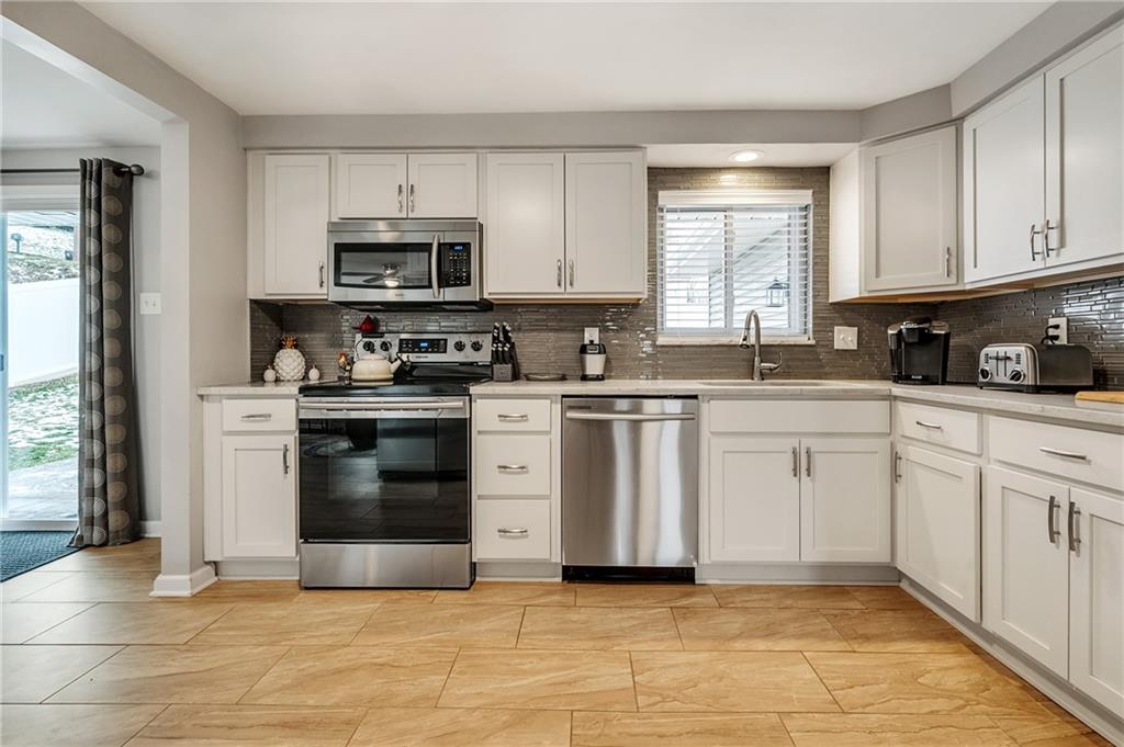 271 West Allegheny Road Imperial, PA 15126 - Photo 8 of 25 Gallery Image 8