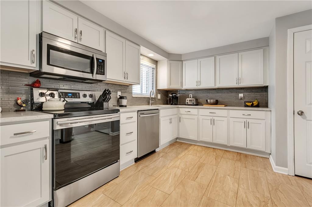 271 West Allegheny Road Imperial, PA 15126 - Photo 9 of 25 Gallery Image 9