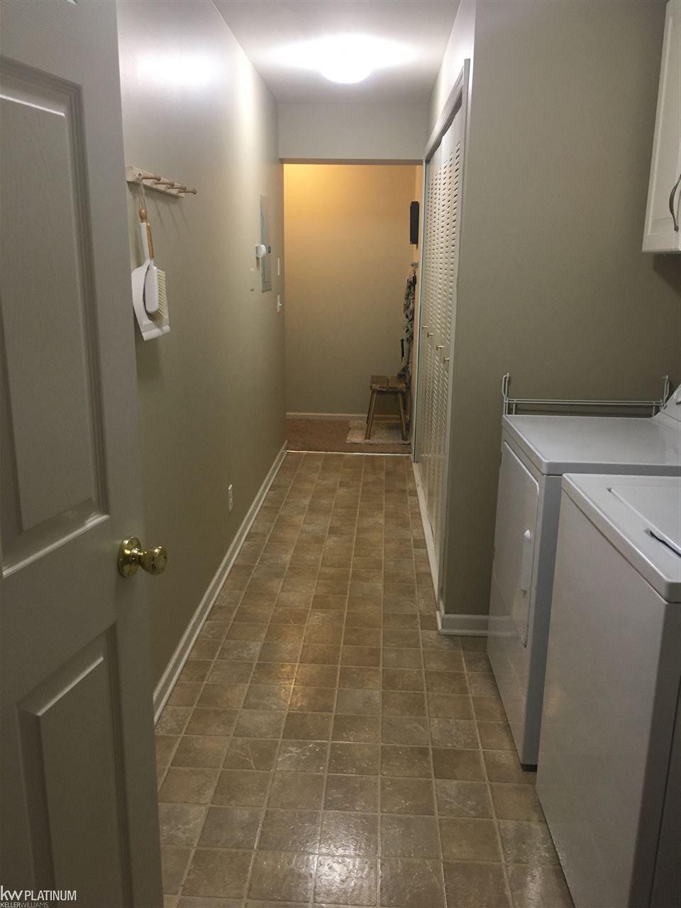 1868 Flagstone Circle Rochester, MI 48307 - Photo 31 of 41