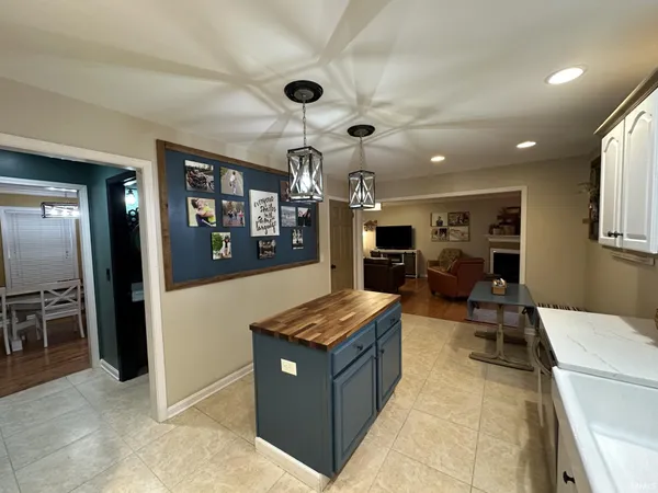 $339,900 | 212 Alexandria Street, Newburgh, IN 47630