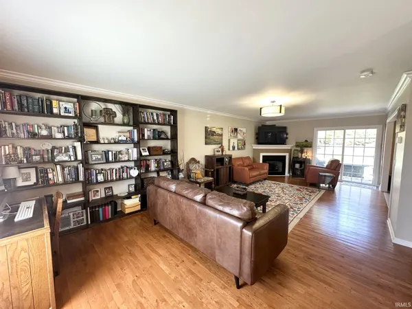 $334,900 | 212 Alexandria Street, Newburgh, IN 47630