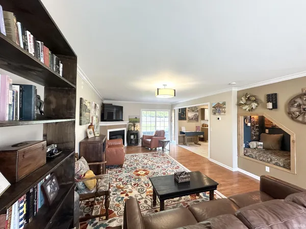 $334,900 | 212 Alexandria Street, Newburgh, IN 47630