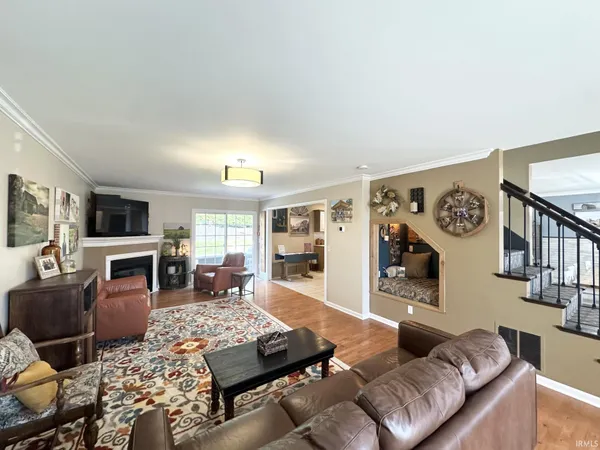 $334,900 | 212 Alexandria Street, Newburgh, IN 47630