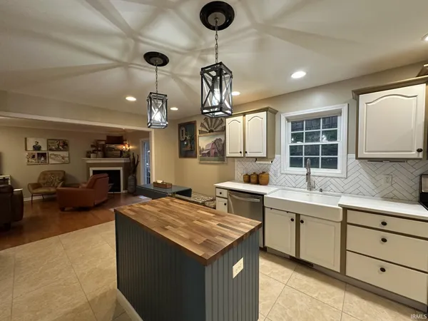 $339,900 | 212 Alexandria Street, Newburgh, IN 47630