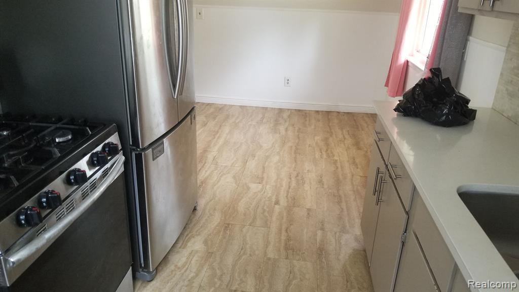 8358 Harding Center Line, MI 48015 - Photo 5 of 23