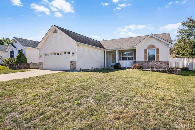 $369,900 | 211 Butternut Stage Drive, St. Peters, MO 63376