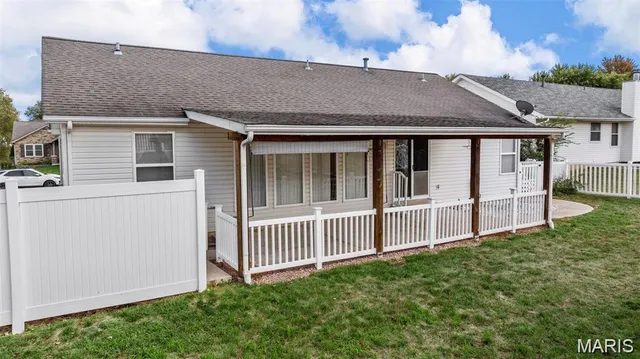 $369,900 | 211 Butternut Stage Drive, St. Peters, MO 63376