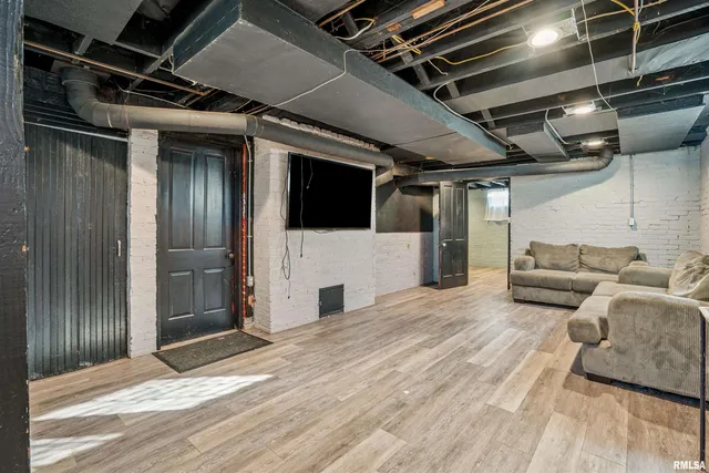 $200,000 | 404 South College Avenue, Aledo, IL 61231