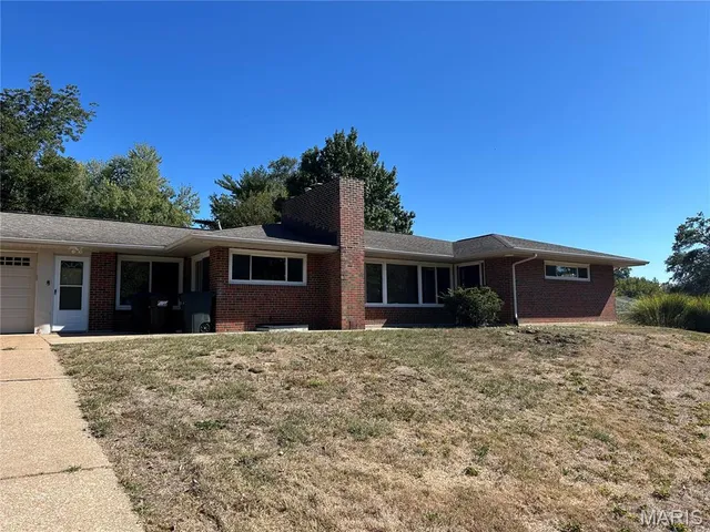 $250,000 | 62 West Cardigan Drive, St. Louis, MO 63135