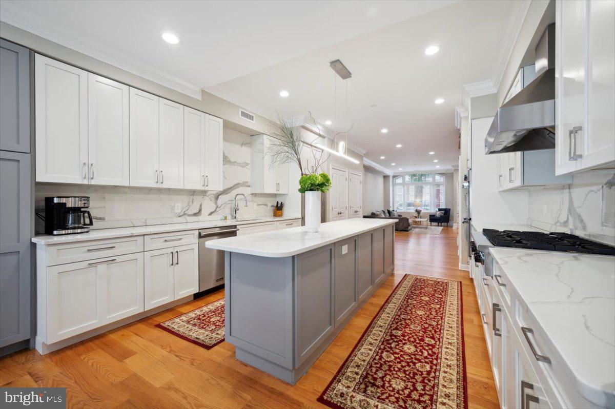 1708 Rittenhouse Square Philadelphia, PA 19103 - Photo 13 of 35