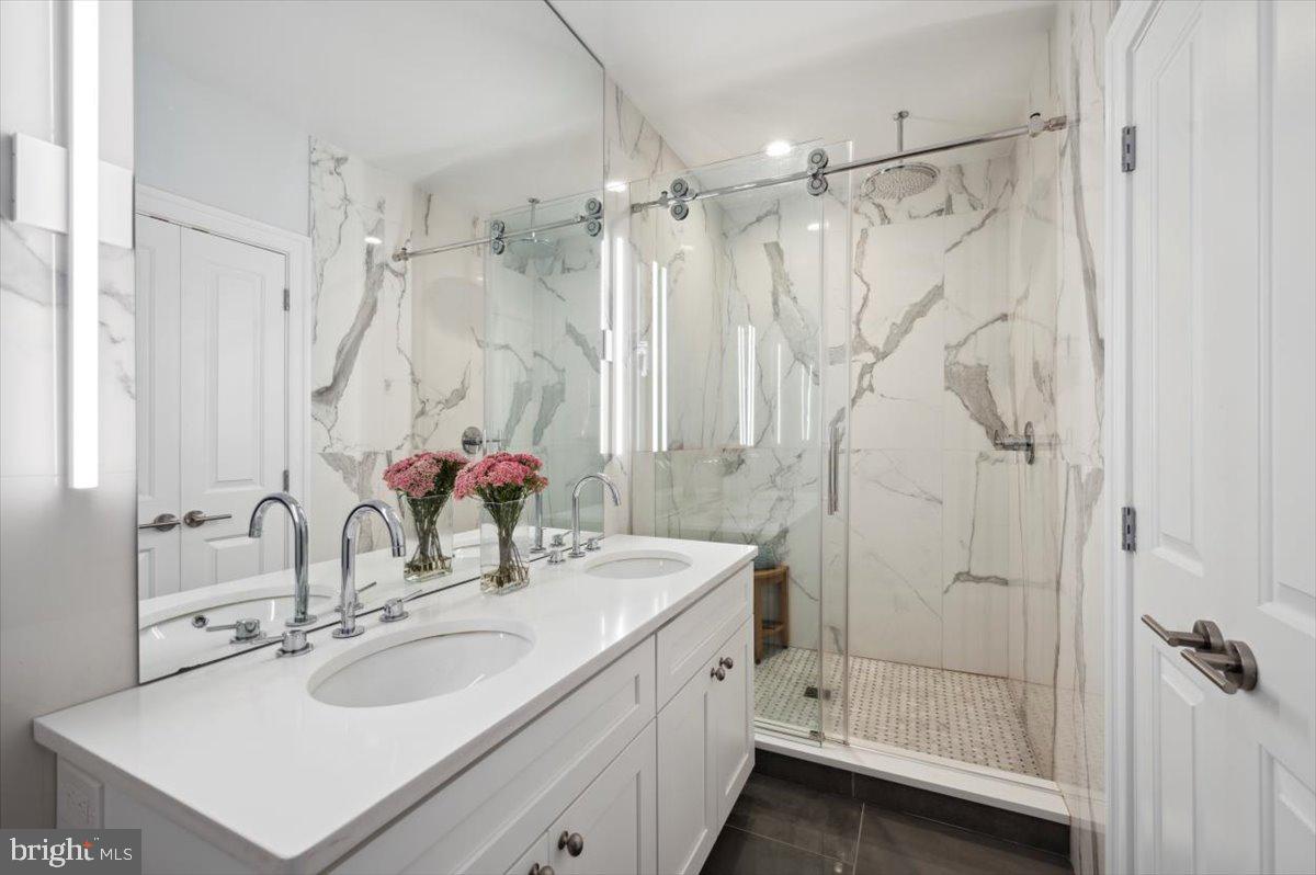 1708 Rittenhouse Square Philadelphia, PA 19103 - Photo 20 of 35