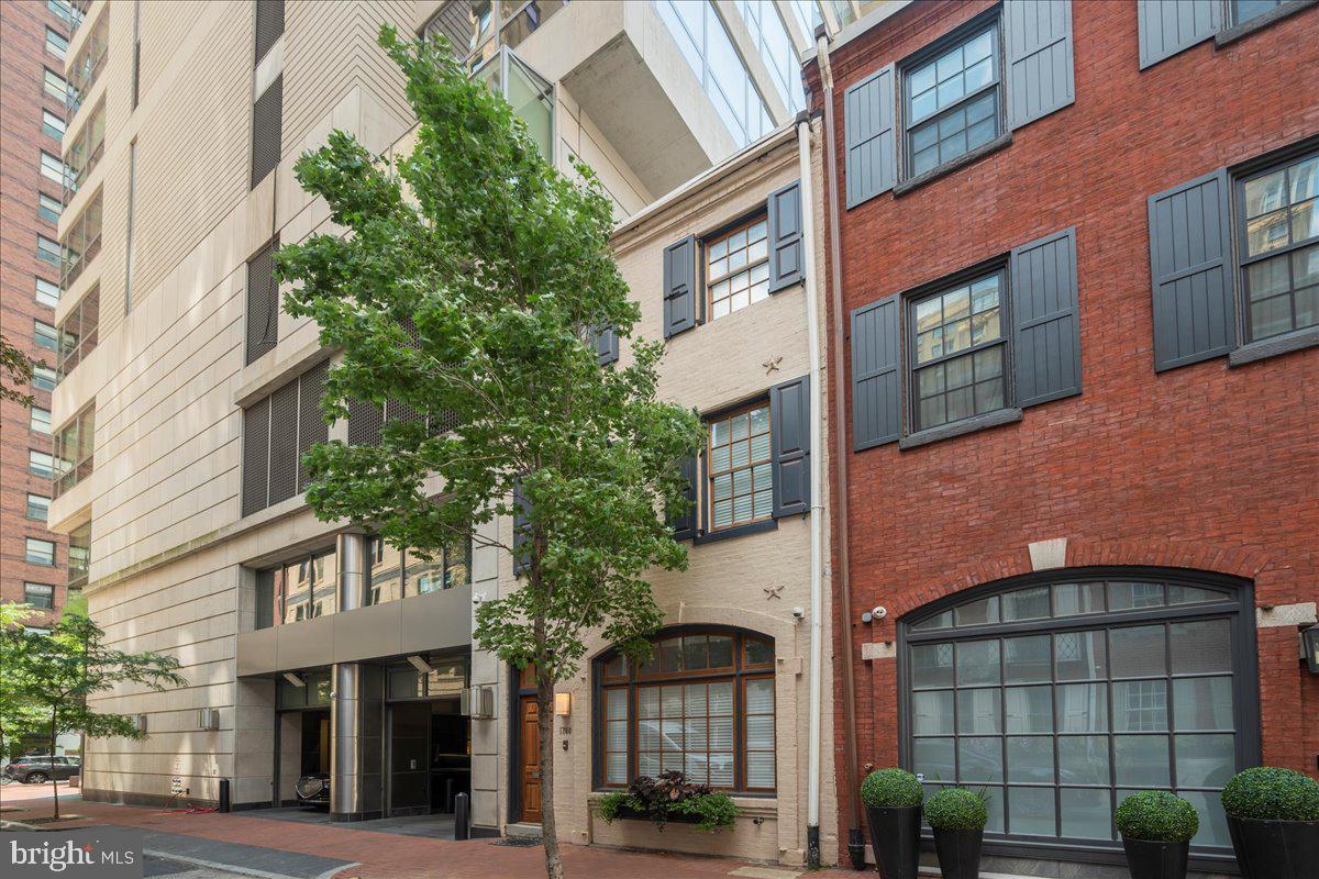 1708 Rittenhouse Square Philadelphia, PA 19103 - Photo 2 of 35