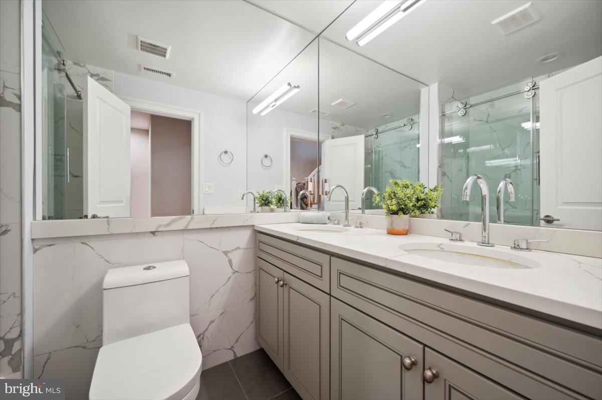 1708 Rittenhouse Square Philadelphia, PA 19103 - Photo 26 of 35