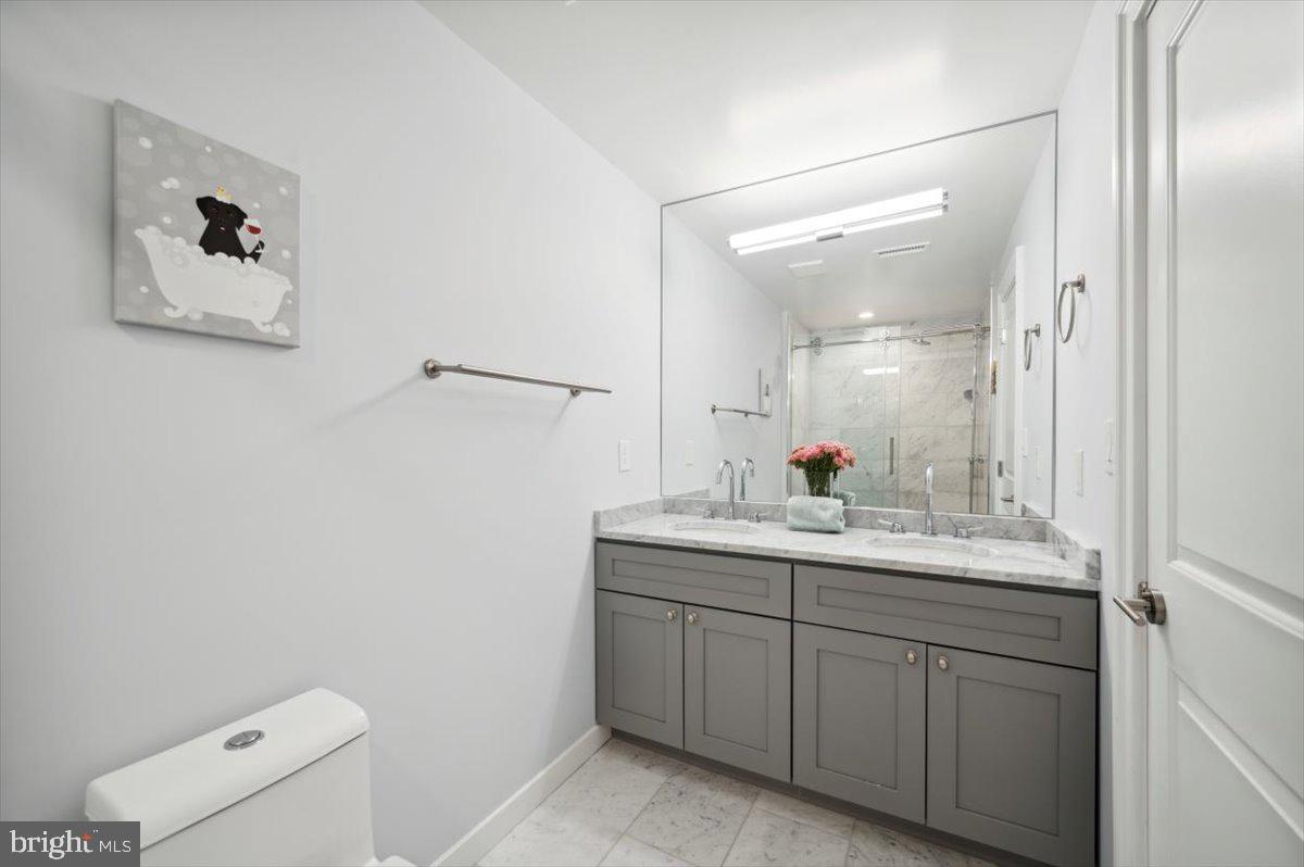 1708 Rittenhouse Square Philadelphia, PA 19103 - Photo 32 of 35