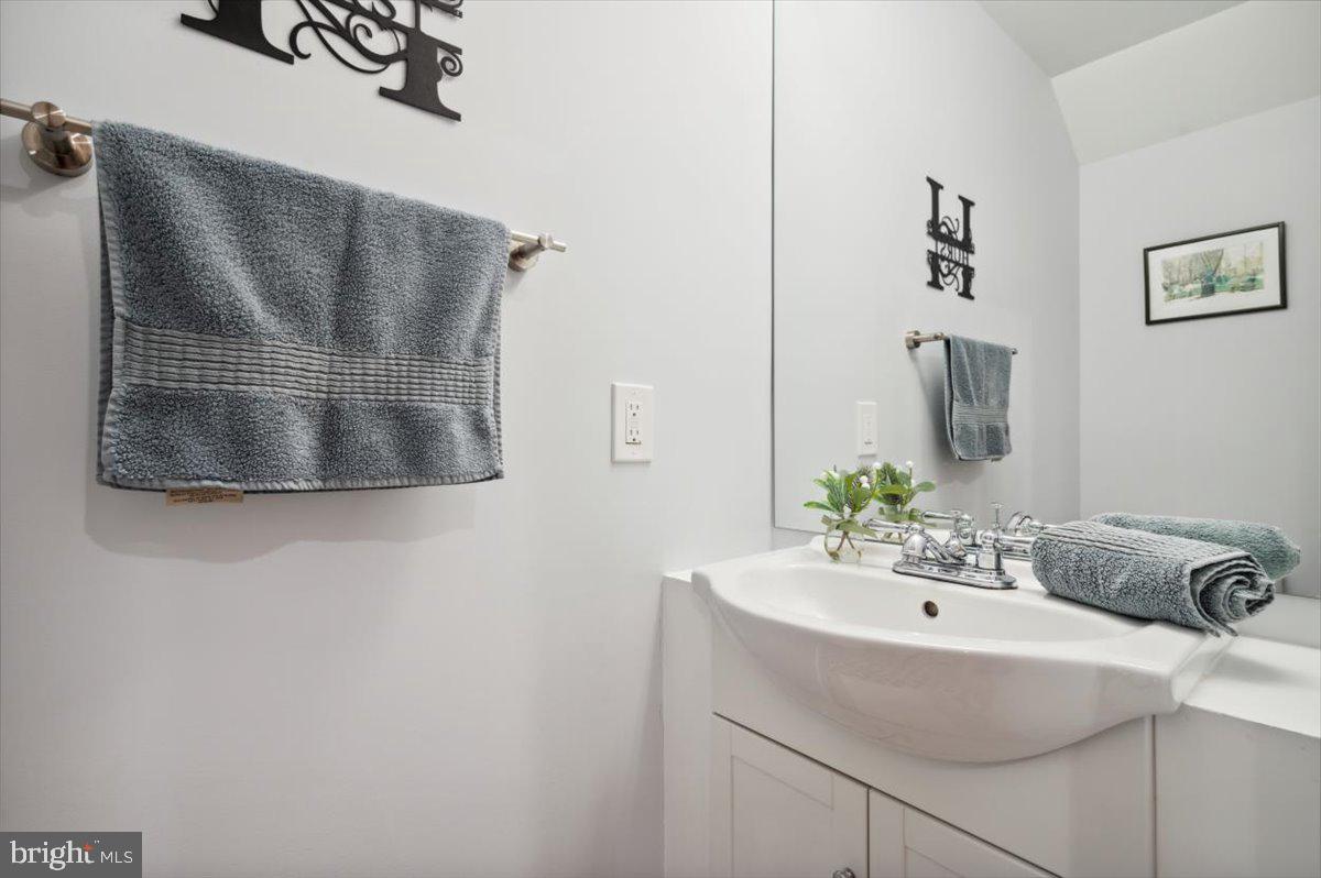 1708 Rittenhouse Square Philadelphia, PA 19103 - Photo 10 of 35