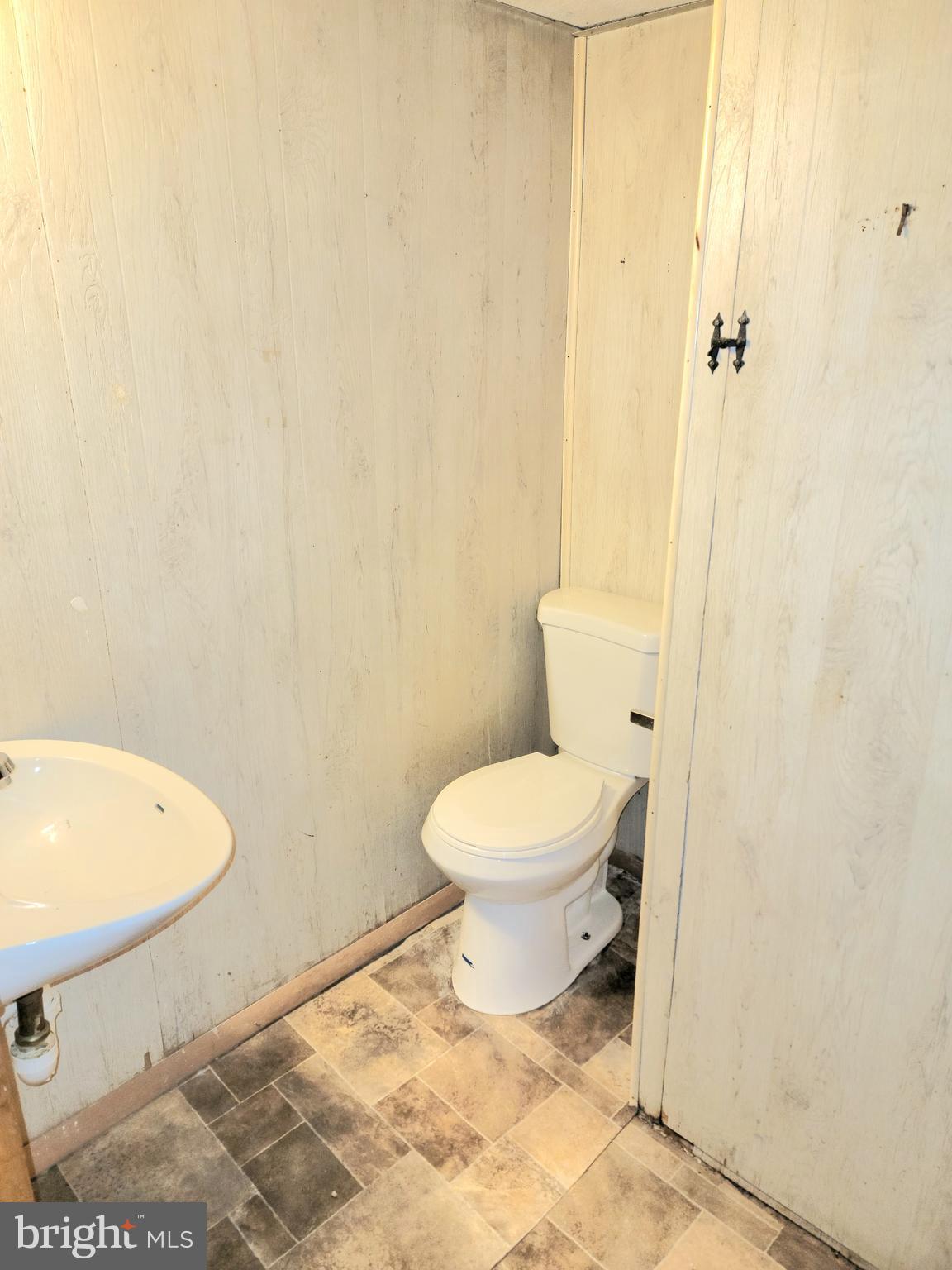 5674 Arnhem Road Baltimore, MD 21206 - Photo 21 of 28 Gallery Image 21