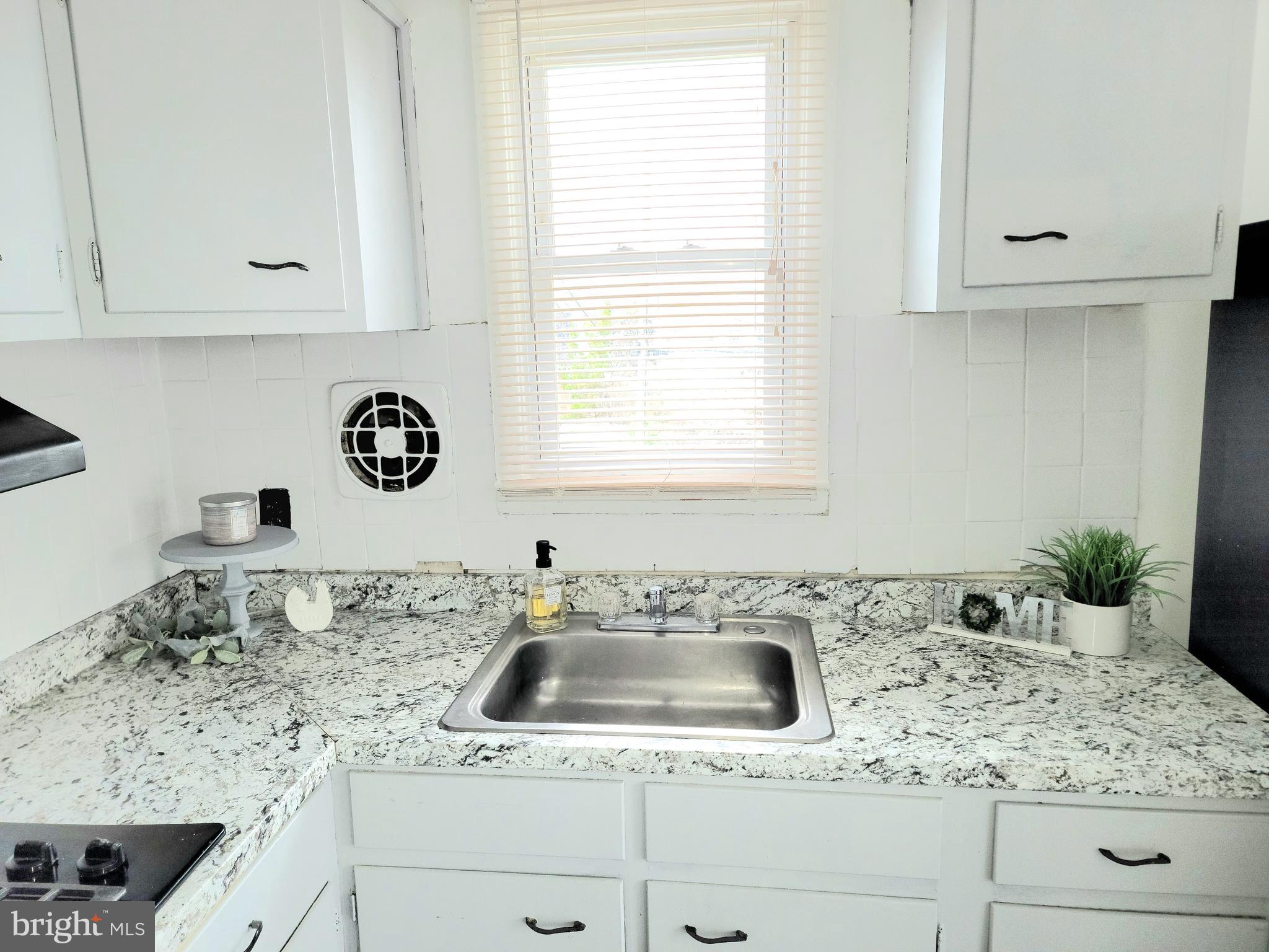 5674 Arnhem Road Baltimore, MD 21206 - Photo 7 of 28 Gallery Image 7