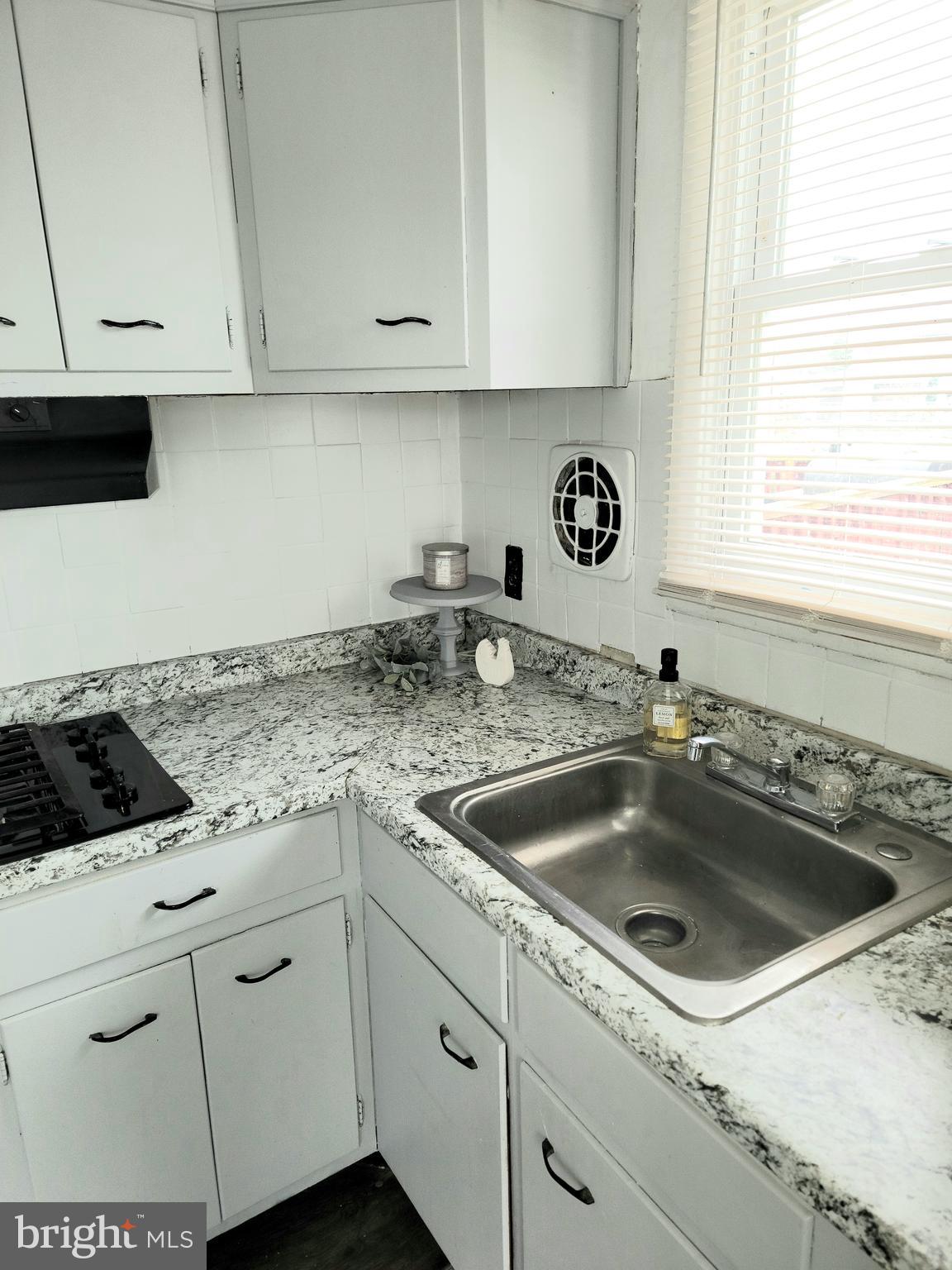 5674 Arnhem Road Baltimore, MD 21206 - Photo 8 of 28 Gallery Image 8