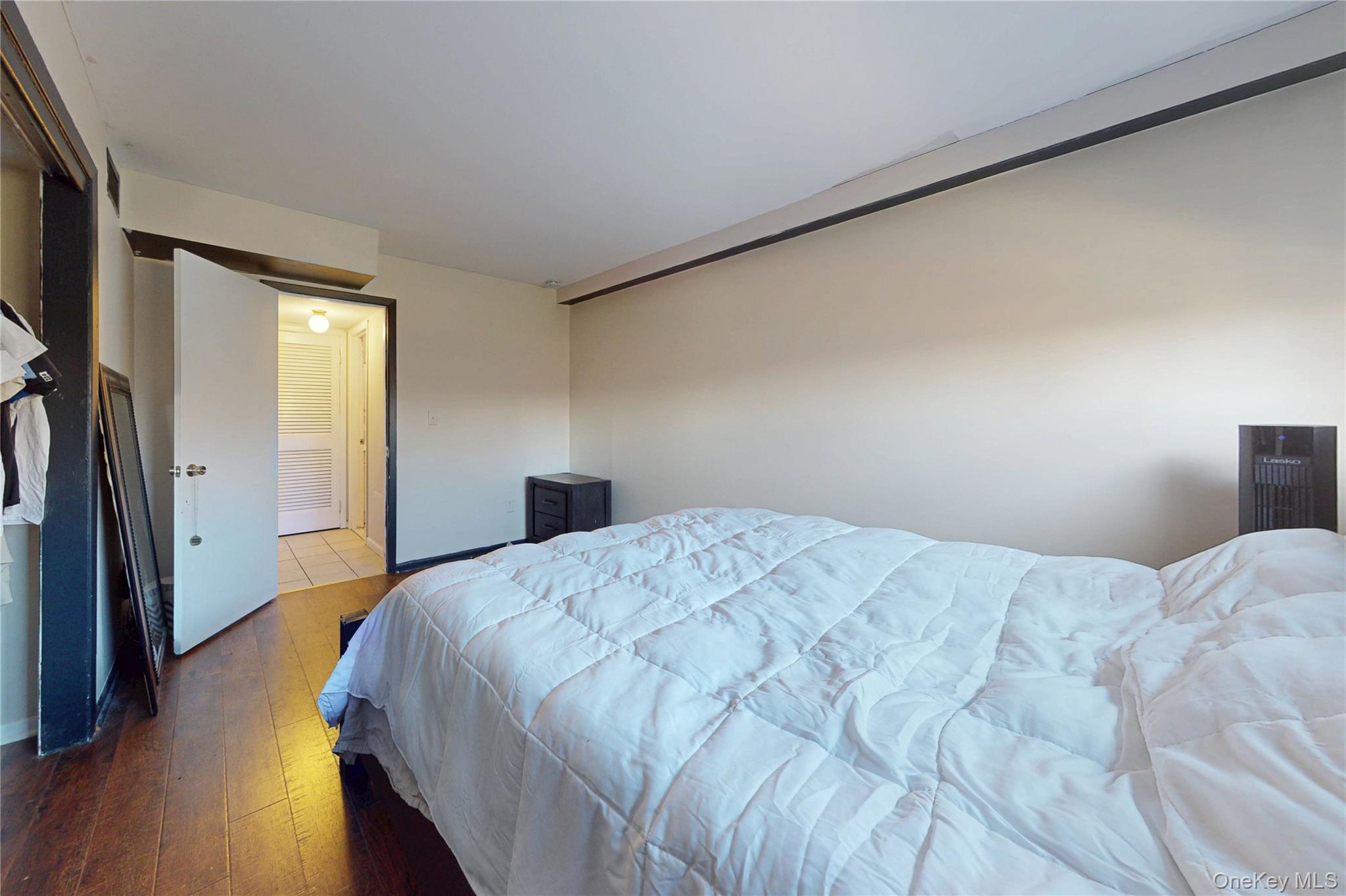 26 Cooper Road, Unit 914 Poughkeepsie, NY 12603 - Photo 14 of 19 Bedroom into hallway