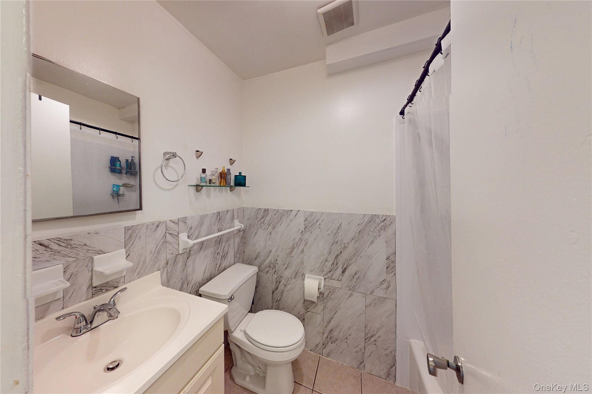 26 Cooper Road, Unit 914 Poughkeepsie, NY 12603 - Photo 15 of 19 Bathroom featuring shower / tub combo