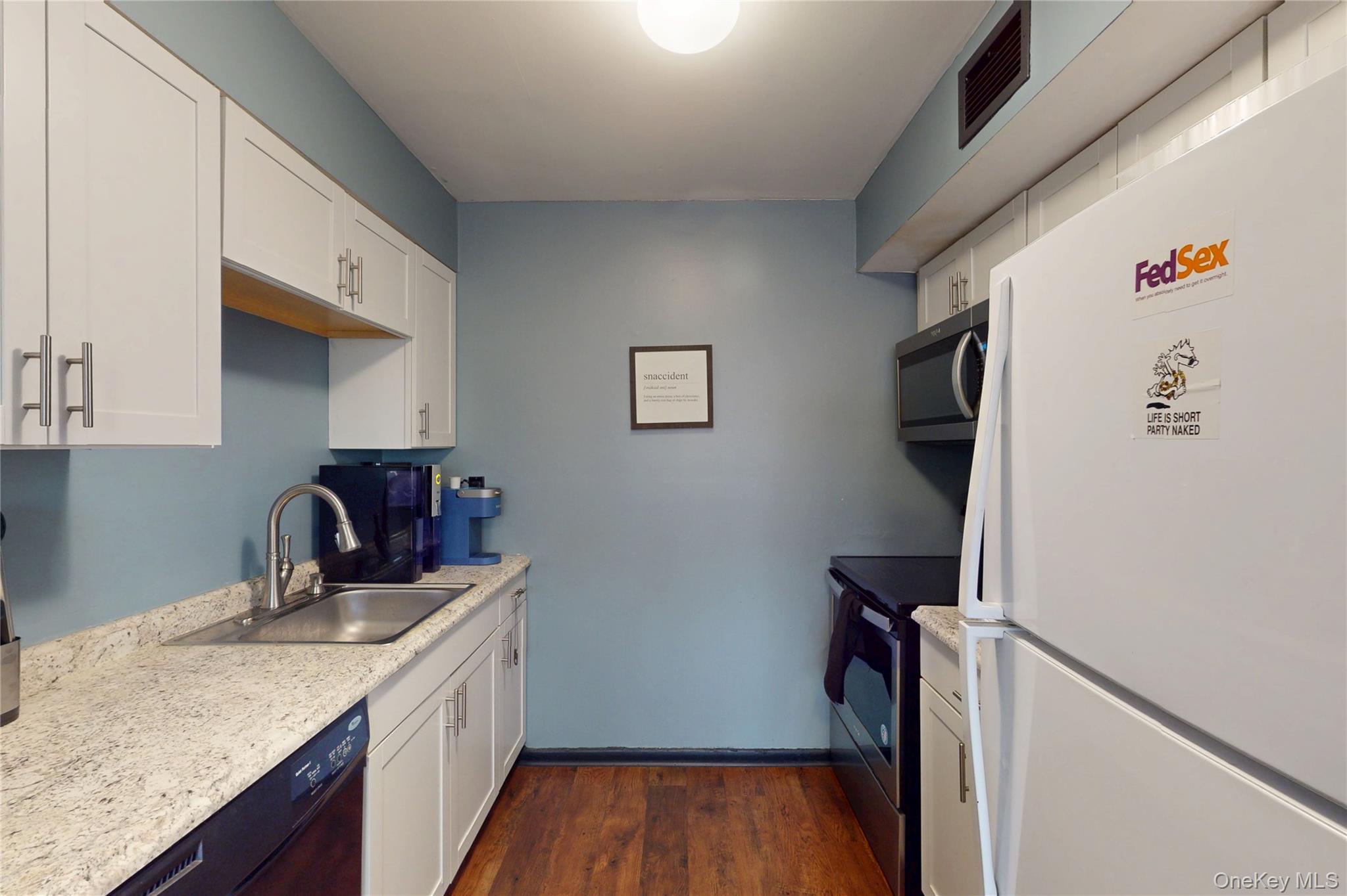 26 Cooper Road, Unit 914 Poughkeepsie, NY 12603 - Photo 7 of 19 View of Kitchen