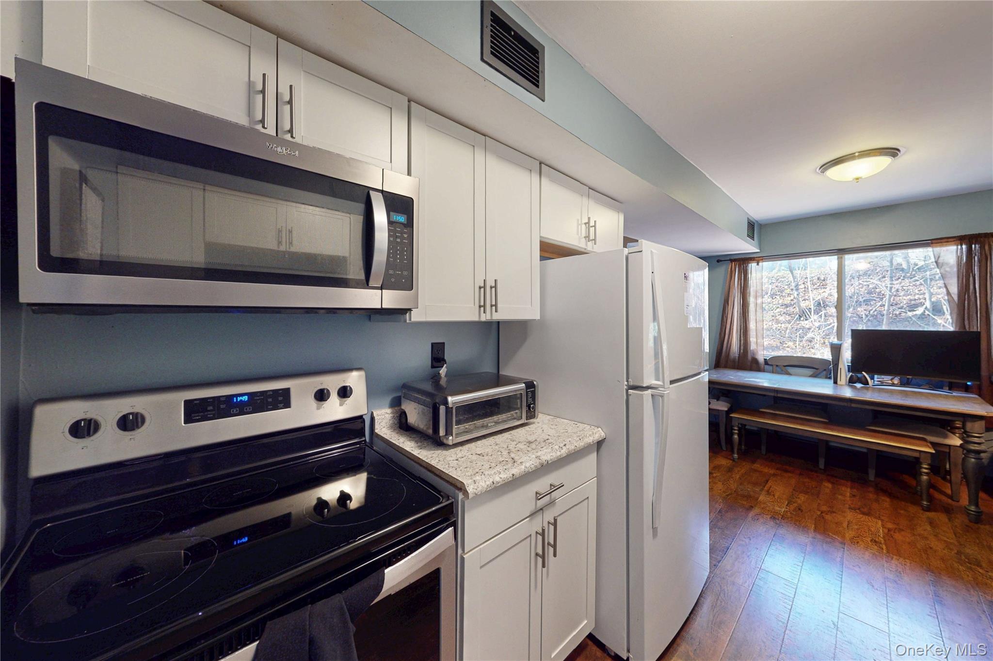 26 Cooper Road, Unit 914 Poughkeepsie, NY 12603 - Photo 8 of 19 View of Kitchen