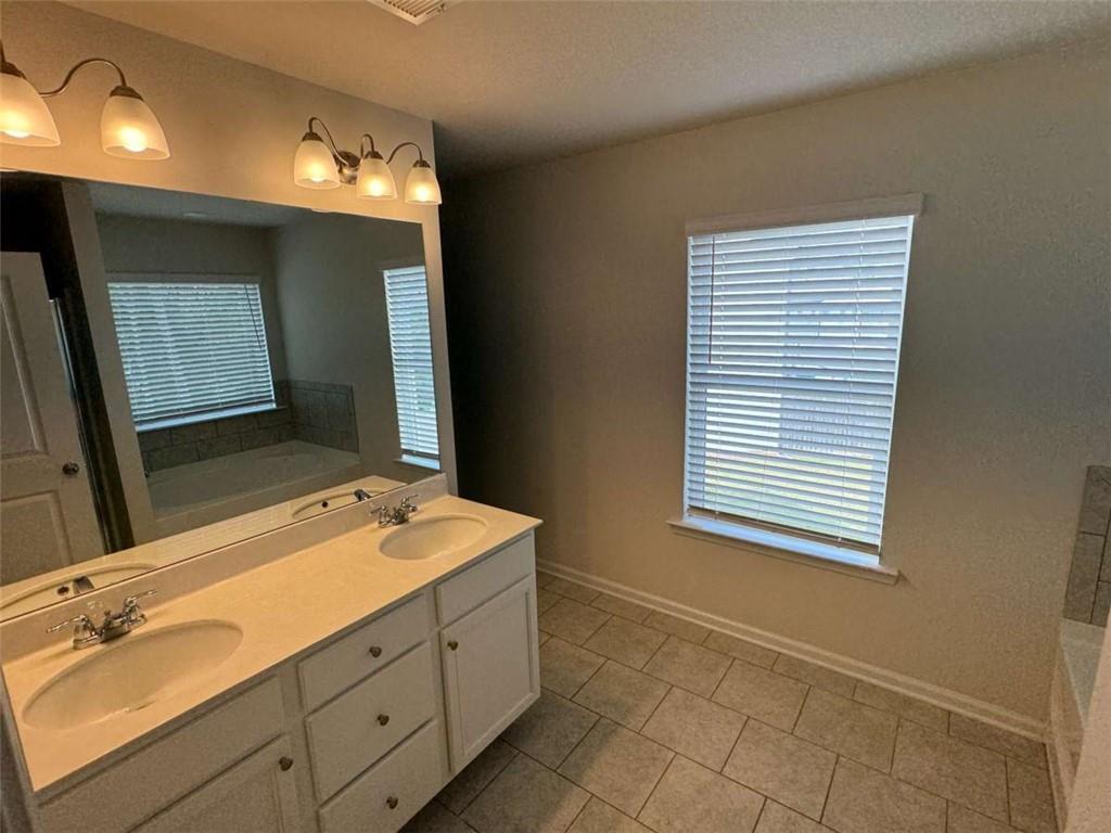 3376 Highbury Way Stonecrest, GA 30038 - Photo 14 of 28 a bathroom with a sink vanity and mirror