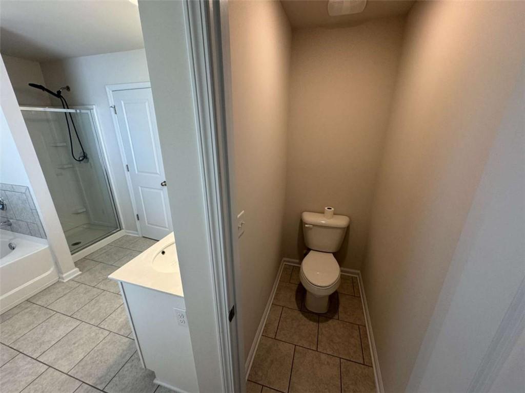 3376 Highbury Way Stonecrest, GA 30038 - Photo 16 of 28 a bathroom with a toilet and a shower