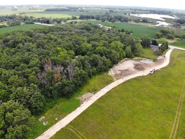 $350,000 | 5202 County Highway, Caledonia, WI 53108
