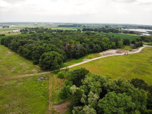 $350,000 | 5202 County Highway, Caledonia, WI 53108