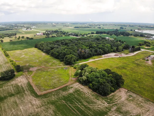 $350,000 | 5202 County Highway, Caledonia, WI 53108