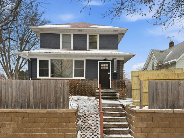 $385,000 | 1201 6th Street East, St. Paul, MN 55106