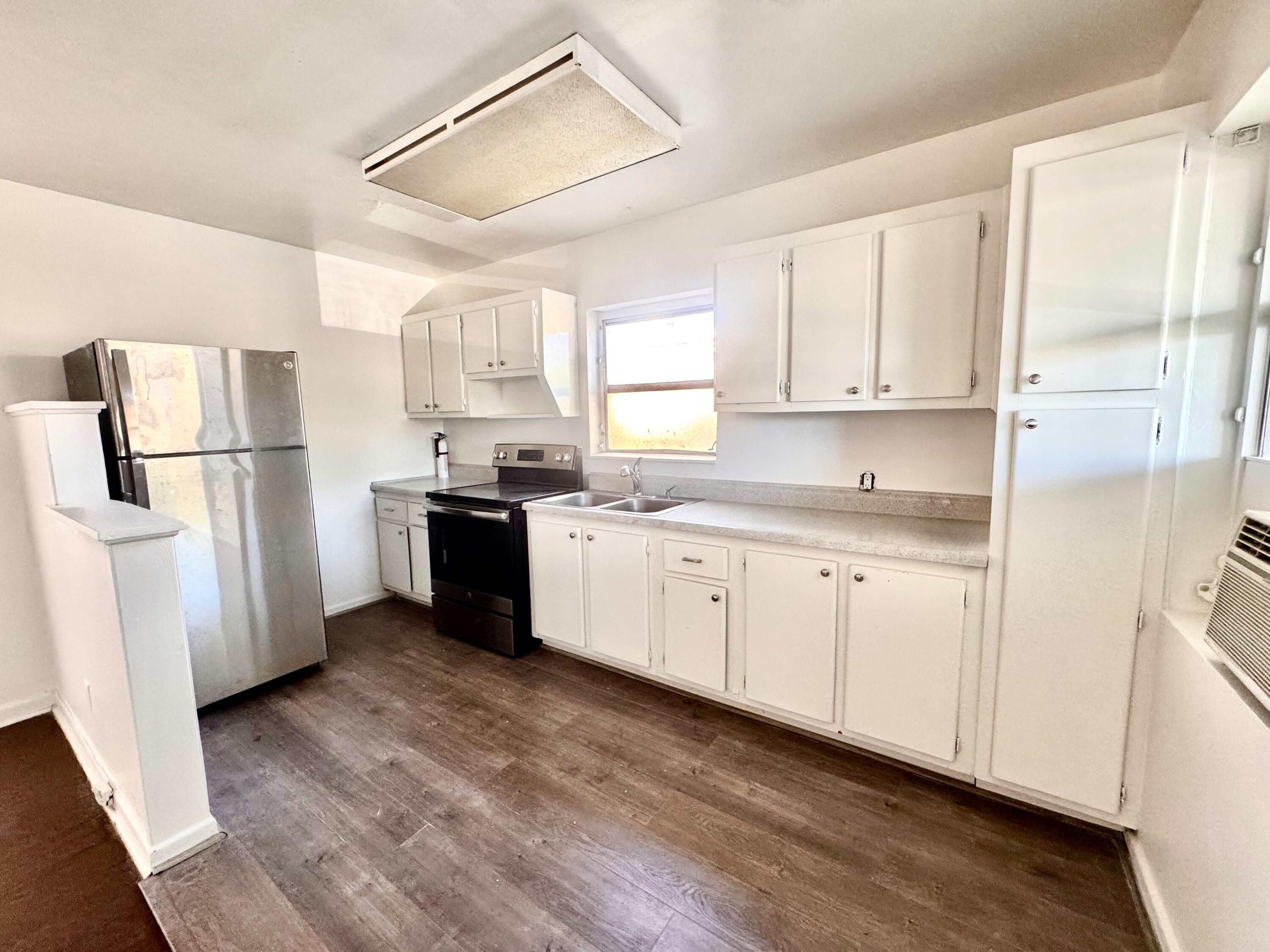 2515 Avenue East Riviera Beach, FL 33404 - Photo 5 of 9 WhatsApp Image 2026-05-18 at 12.54.49 (6