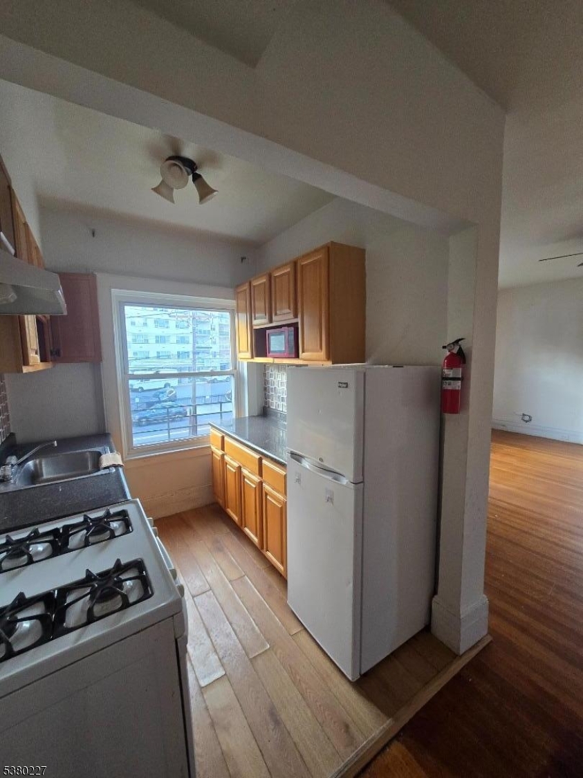 379-387 Mt Prospect Avenue, Unit 4 Newark, NJ 07104 - Photo 8 of 21