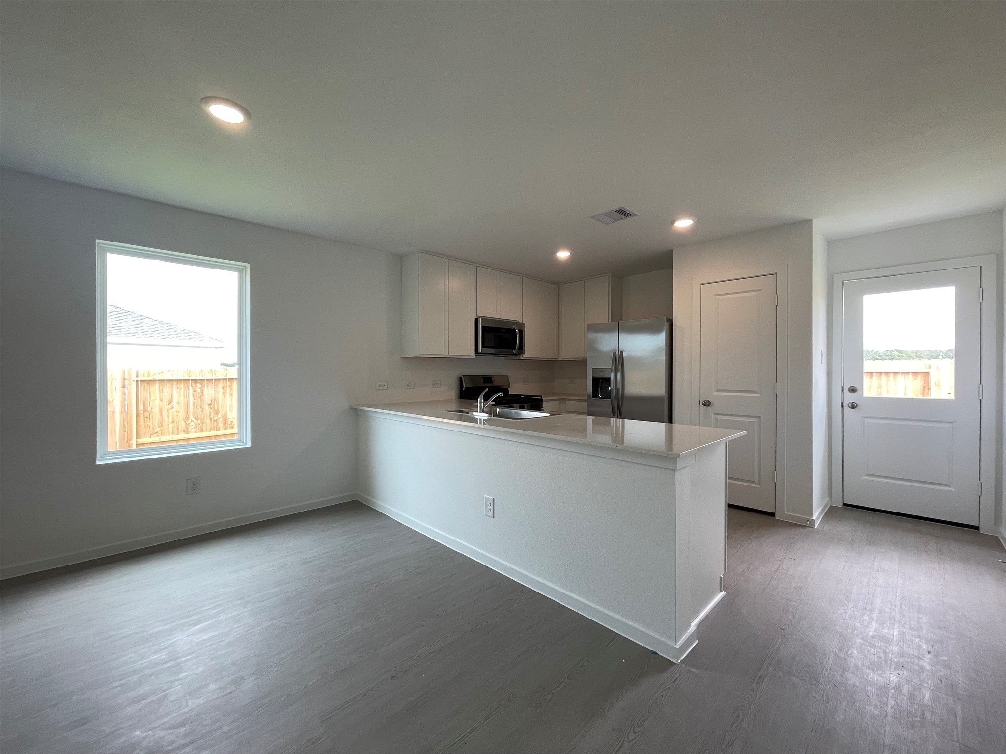 903 Coperchiata Circle Huffman, TX 77336 - Photo 4 of 16 *Not actual home, pictures representative of same floor plan*