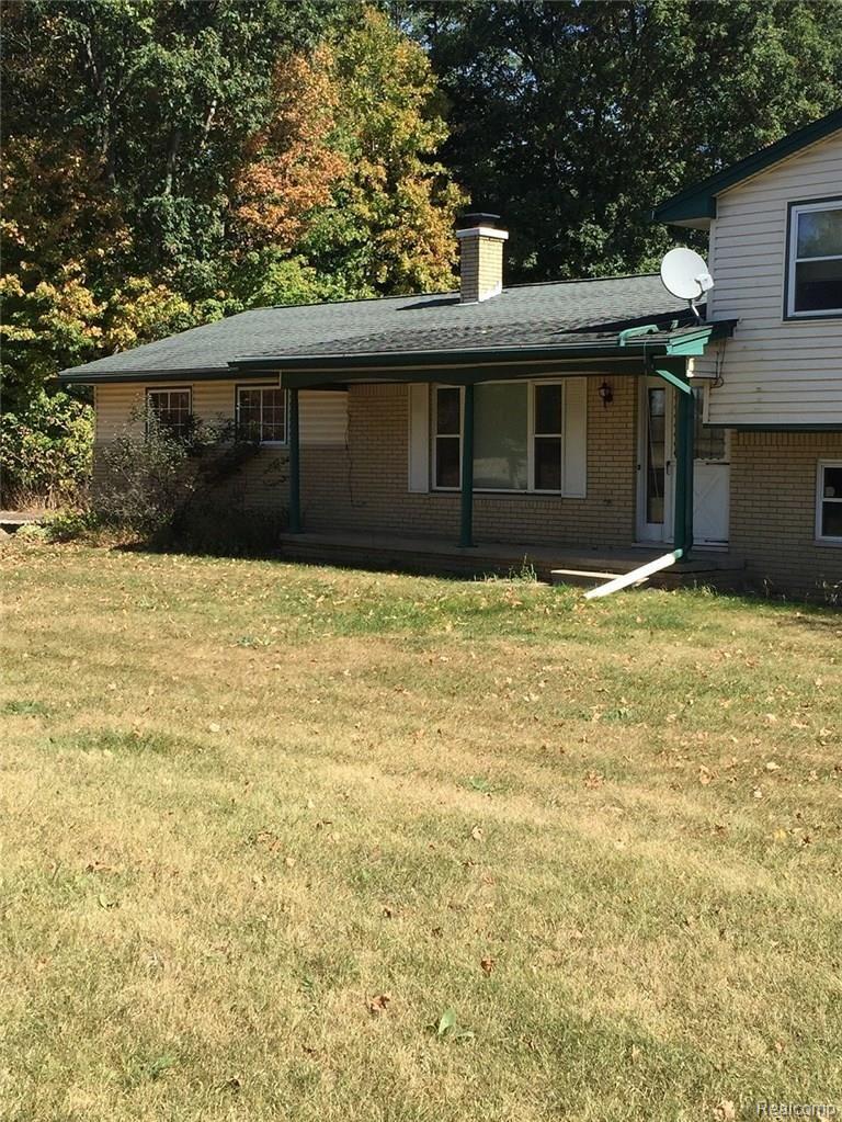 858 North Hickory Ridge Road Highland, MI 48357 - Photo 13 of 17 Porch.jpg