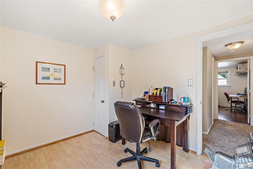 2392 Columbia Road Berkley, MI 48072 - Photo 45 of 55