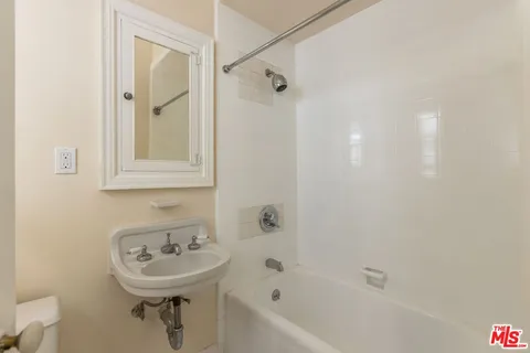 $4,500,000 | 10637 Ashton Avenue, Los Angeles, CA 90024